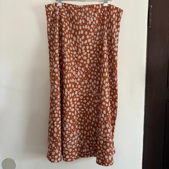 NO LESS THAN NLT | Brown Dotted Pull on Midi Slip Skirt | Size 3XL - Picture 3 of 5